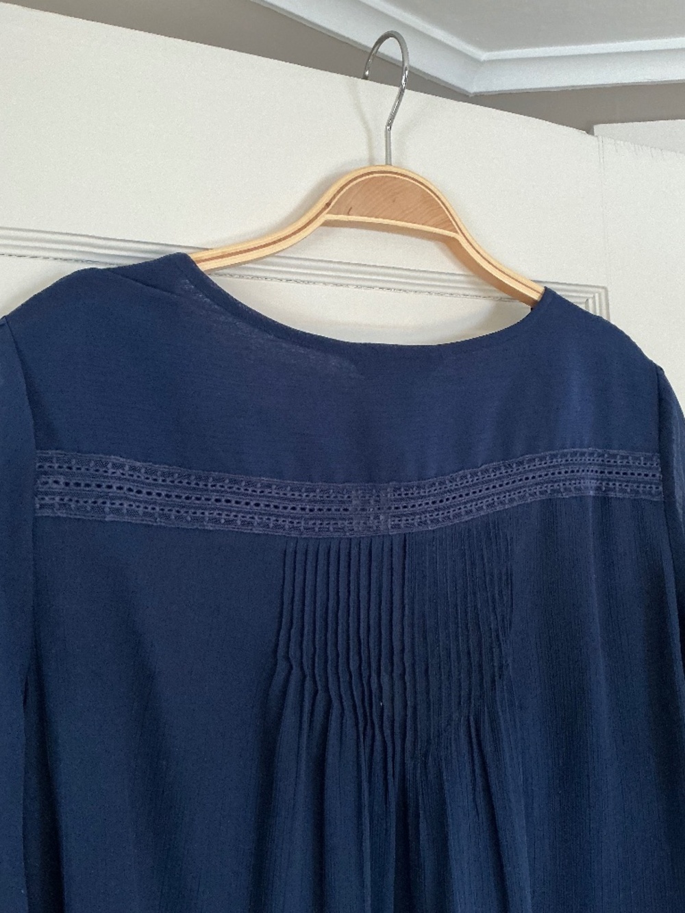 White House Black Market Blouse Navy Blue Size 8 Boho Style Top - Picture 7 of 13